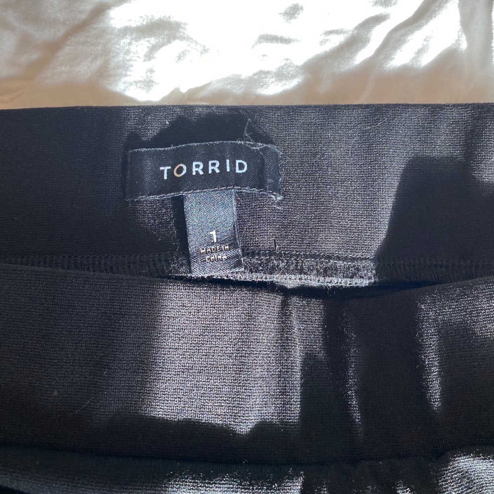 Torrid, size 1, knee length pencil skirt